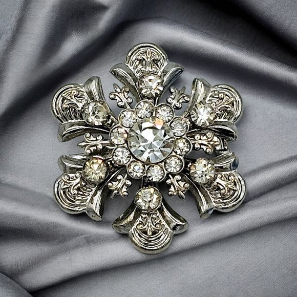 Fleur De Lis Brooch Vintage Renaissance Pic Crystal Silver Tone Estate Jewelry - Picture 1 of 12